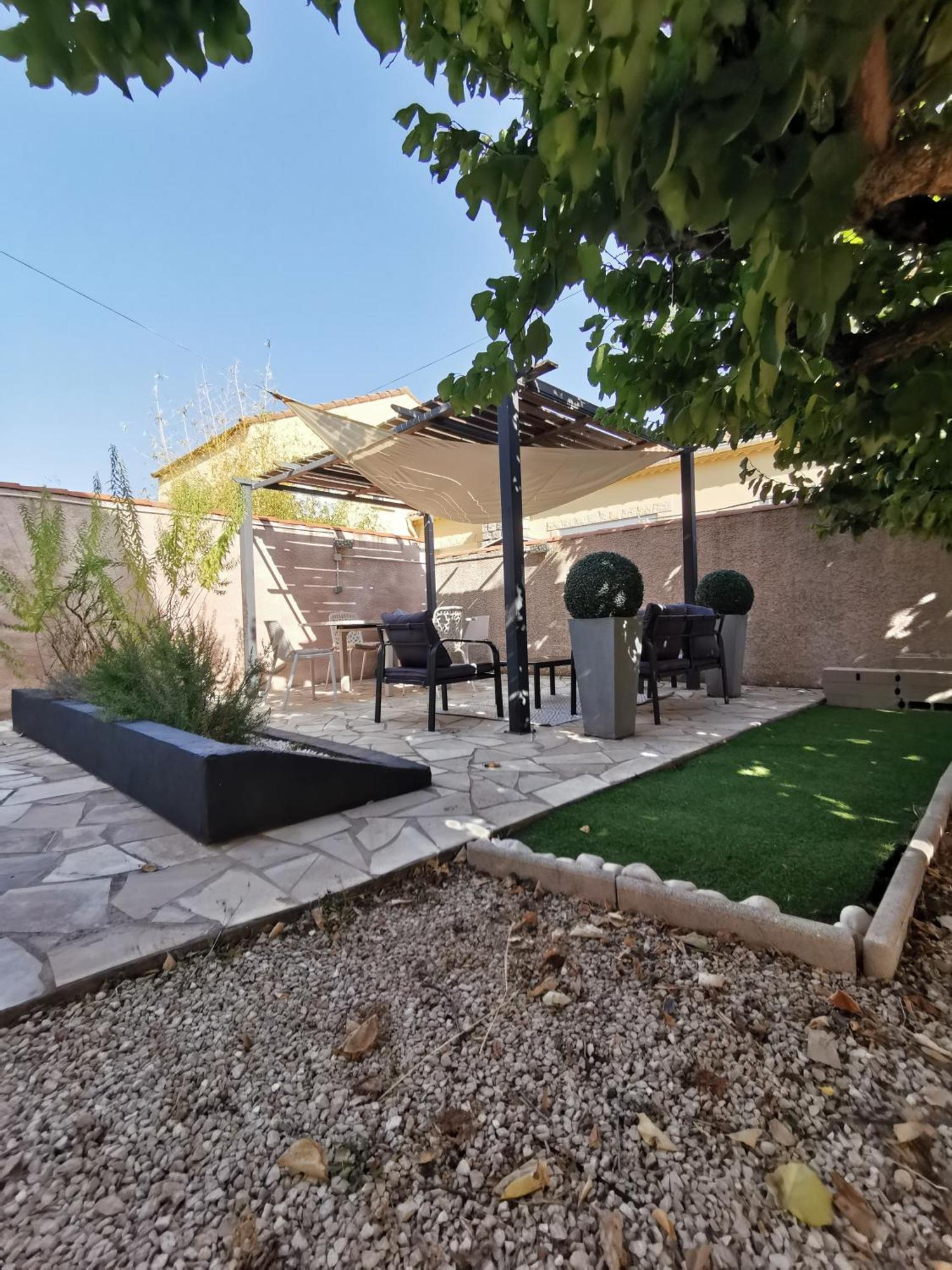 Gites Avec Grande Piscine Et Sa Terrasse Privative Bernis Exterior photo